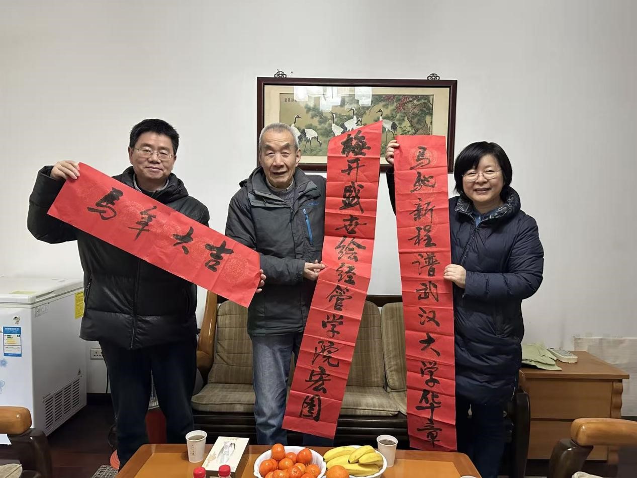 新春送暖　情系桑榆——學(xué)院春節(jié)前夕走訪(fǎng)慰問(wèn)老同志